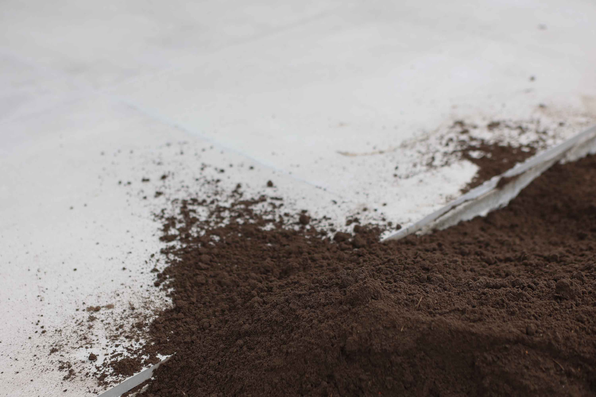 Aanleg en grondwerk van de tuin door Hoffelijk